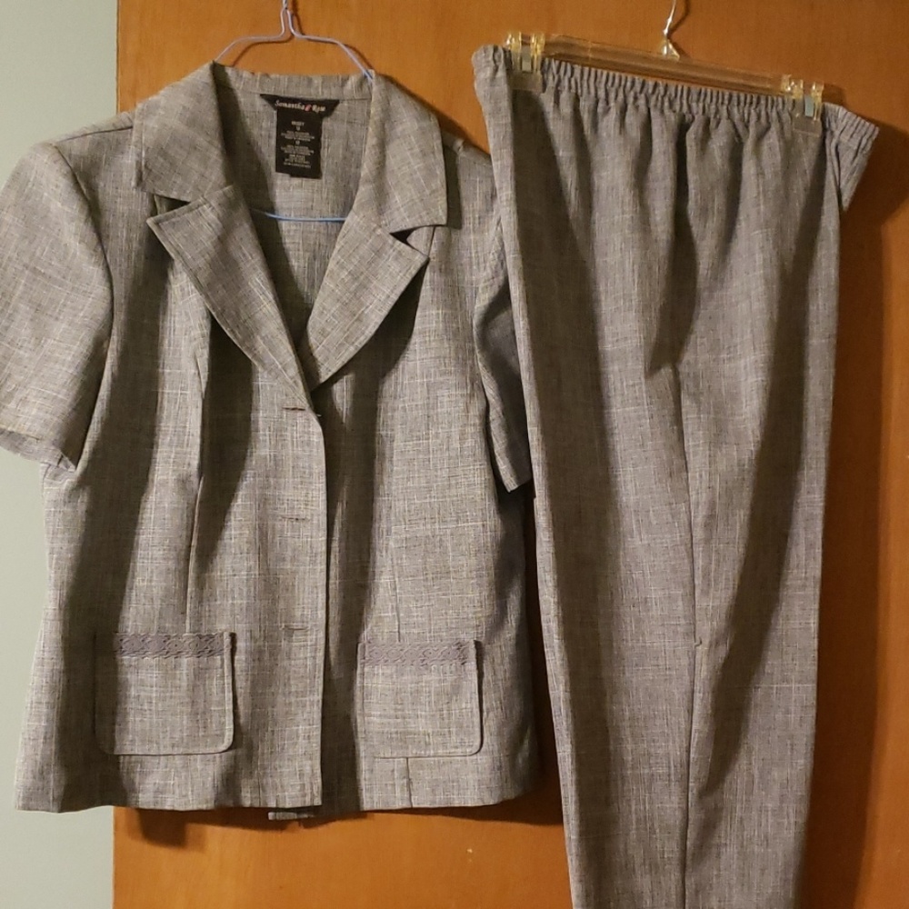 Pant suit